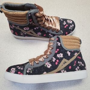 Brand New POPPY high top sneakers, size 9